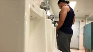 Caught college gym piss Spread - 1